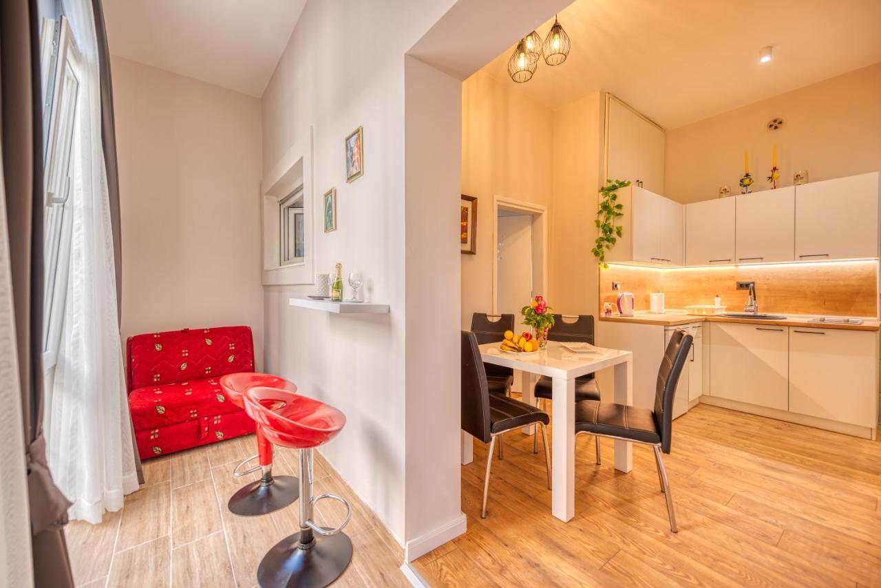 Apartments Vujosevic Тиват Экстерьер фото