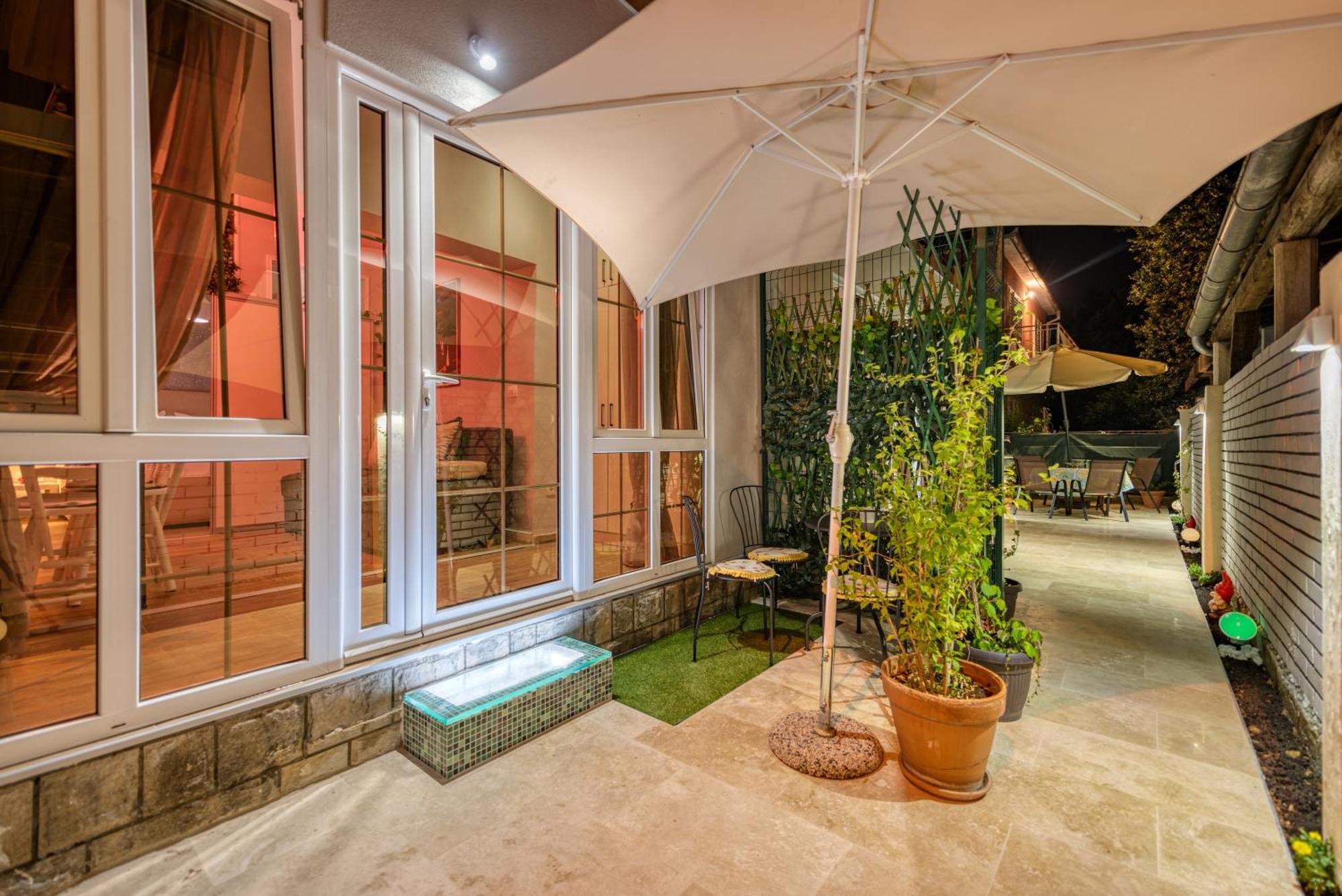 Apartments Vujosevic Тиват Экстерьер фото