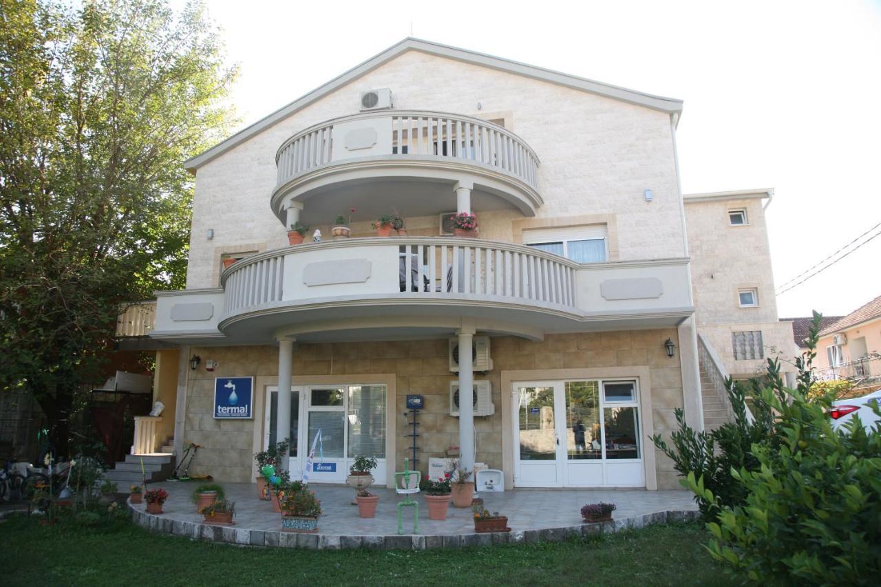 Apartments Vujosevic Тиват Экстерьер фото